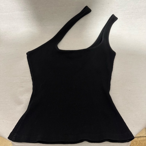 Atoir Black Asymmetric Tank Top - Picture 4 of 6